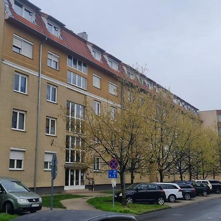 Ybs Apartman Apartment ซาลาแอแกร์แซค ภายนอก รูปภาพ