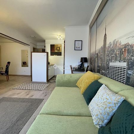 Ybs Apartman Apartment ซาลาแอแกร์แซค ภายนอก รูปภาพ