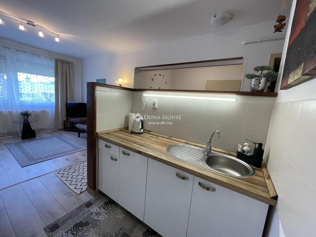 Ybs Apartman Apartment ซาลาแอแกร์แซค ภายนอก รูปภาพ