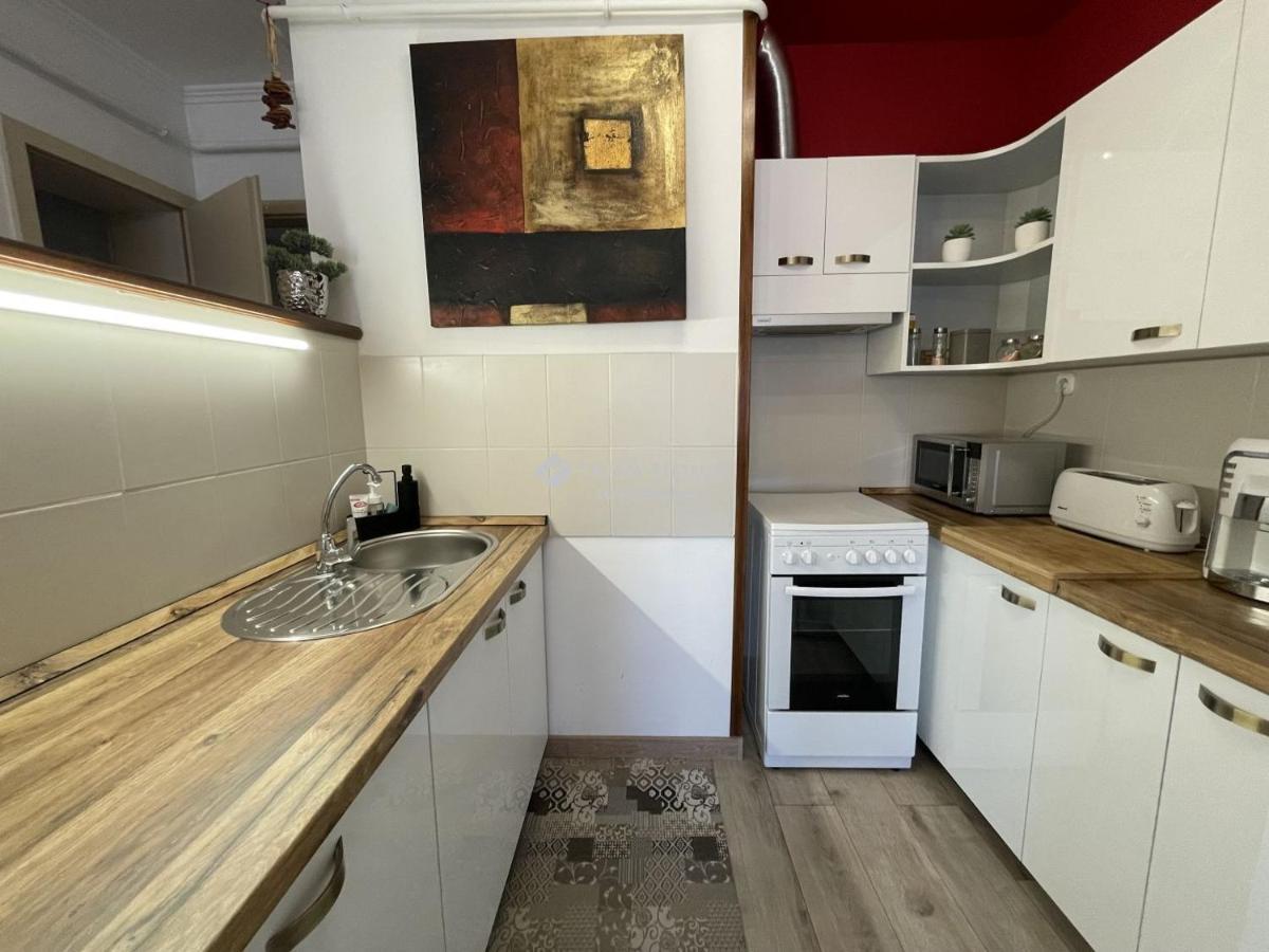 Ybs Apartman Apartment ซาลาแอแกร์แซค ภายนอก รูปภาพ